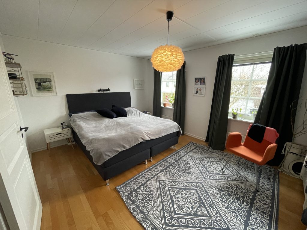 Sovrum med dubbelsäng